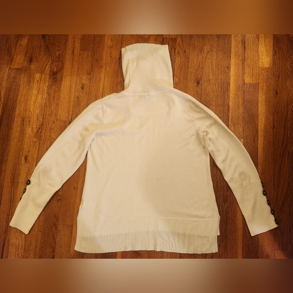 Cable & Gauge White Cowl Neck Sweater With Cheetah Print Buttons Size L EUC - Picture 14 of 16